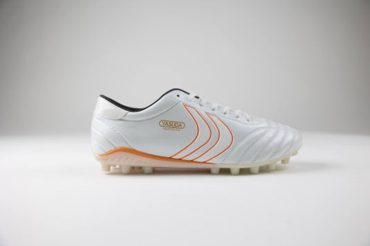 Ligaresta Ace wide: Wide Fit Without the Bulk. Ultimate Comfort for Every Pitch.